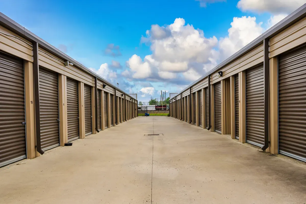 Drive Aisle KO Storage of Addis, LA